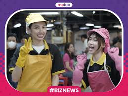 Thùy Tiên, Hòa Minzy “đu đêm” làm cửu vạn tại chợ đầu mối Bình Điền