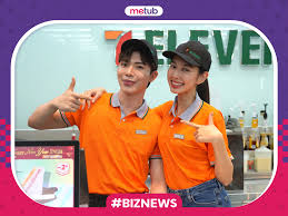 Thùy Tiên, Erik “bất ổn” ra sao khi học việc làm nhân viên cửa hàng tiện lợi